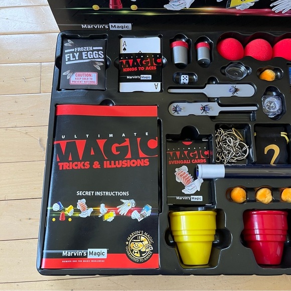 Marvin's Magic Ultimate Magic Set 365 Tricks & Illusions - Picture 2 of 8